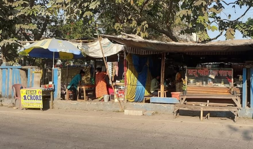 জলপাইগুড়িতে যেখানে সেখানে মদ এবং জুয়ার আসর