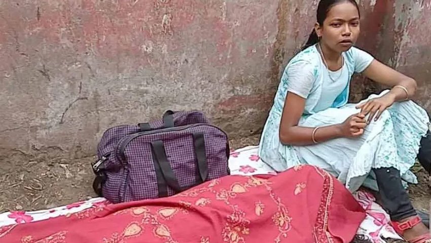 হাসপাতালের সামনে মায়ের মৃত্যু