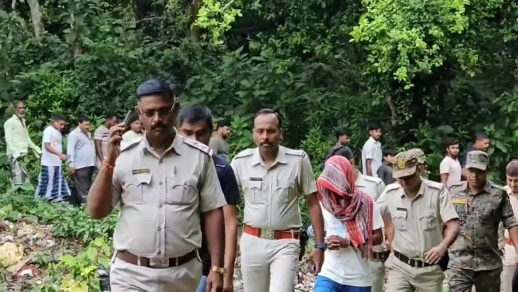 BODY EXHUMED FROM GRAVE হাইকোর্টের নির্দেশে কবর থেকে দেহ তোলা হলো