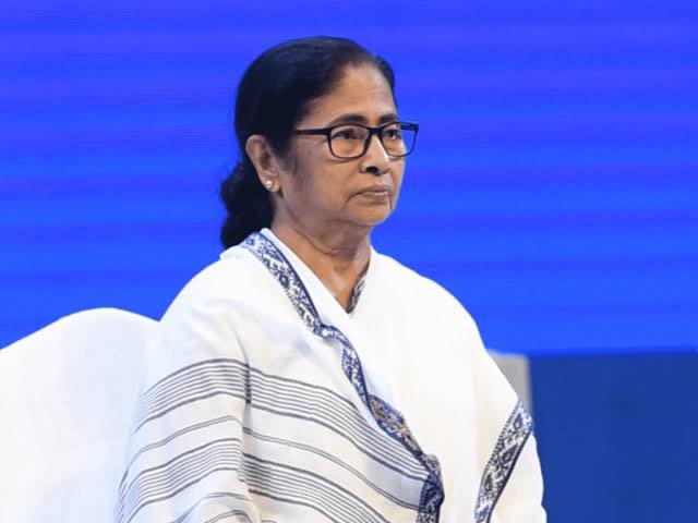 ১.১০ লক্ষ টাকা অনুদান দিলেন মুখ্যমন্ত্রী মমতা