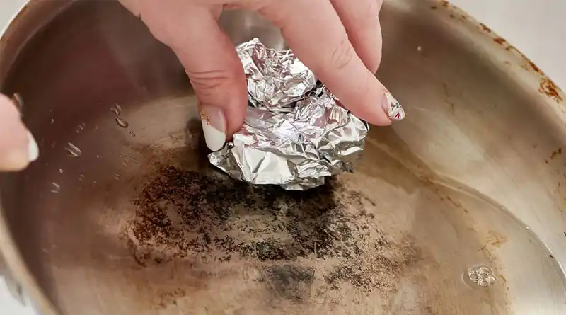 Clean Burnt Pans Tips | বাসনপত্রের ওপর পোড়া দাগ তোলার উপায়, এই ৪ টিপসেই হবে ম্যাজিক 2 বাসনপত্রের ওপর পোড়া দাগ তোলার উপায়